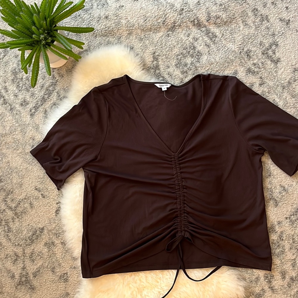Brown crop top with ruching detail! Size 2x